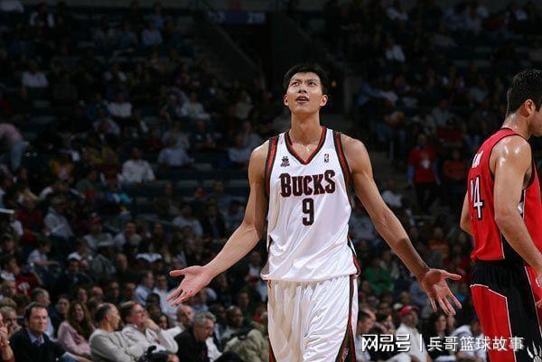 为什么易建联没能留在NBA？他和王治郅到底谁更强？