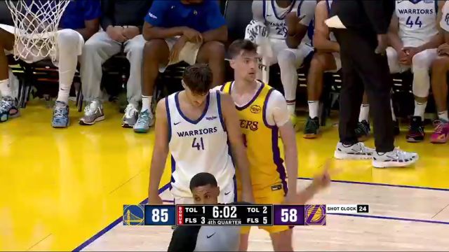 熊猫体育:身材炸裂!NBA场边的“人间尤物”们一个比一个顶不住